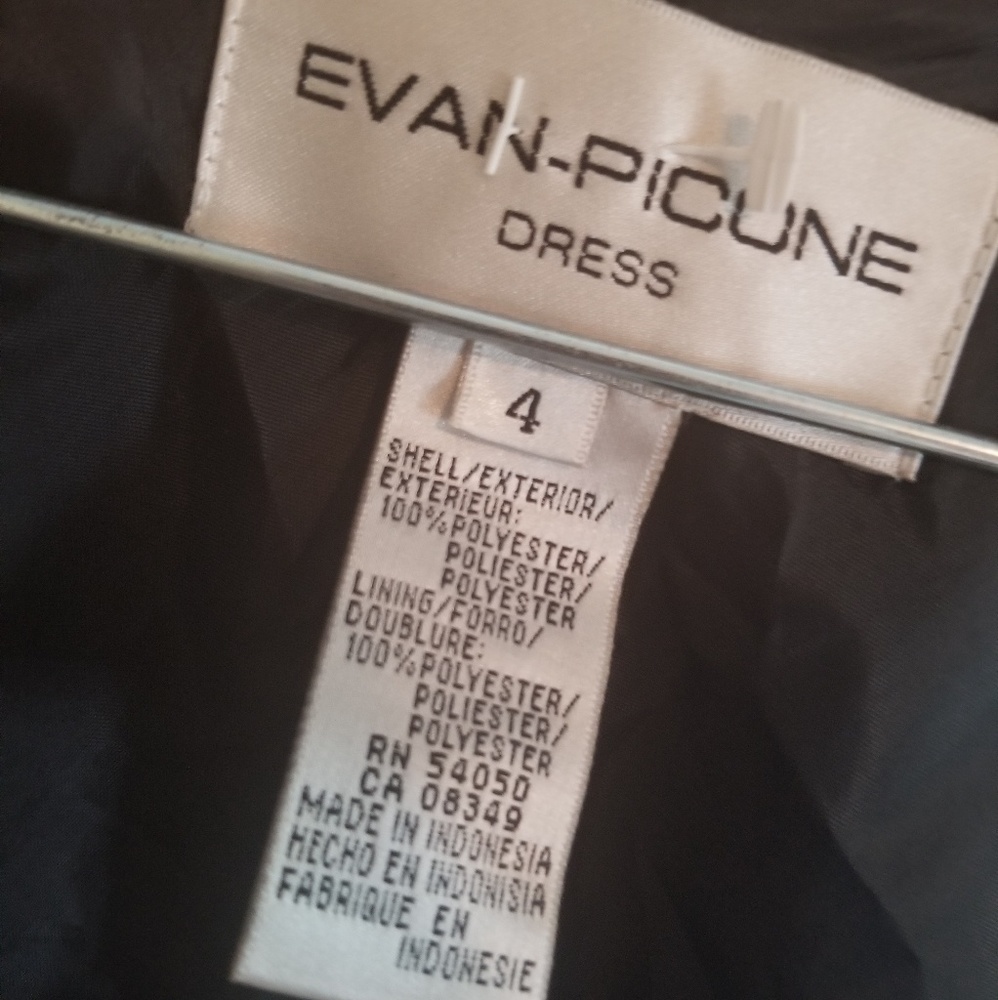 Classy black dress - Picture 3 of 3